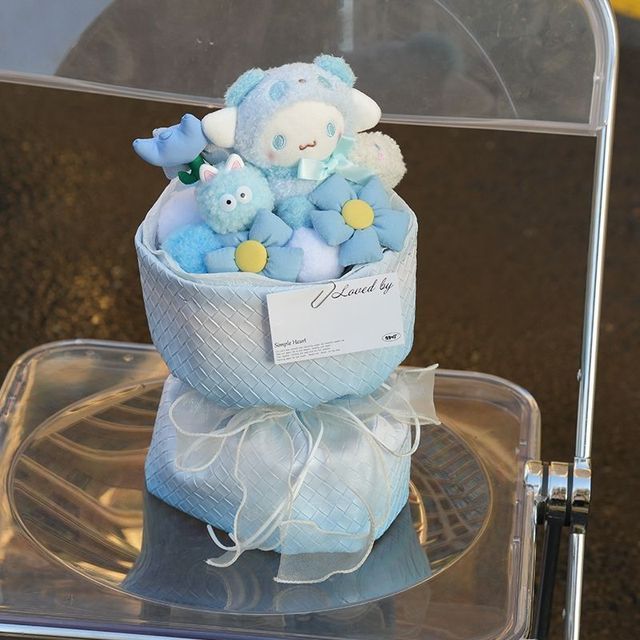 PLUSH BOUQUET BASKET